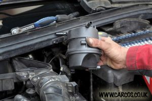 how to change a fuel filter