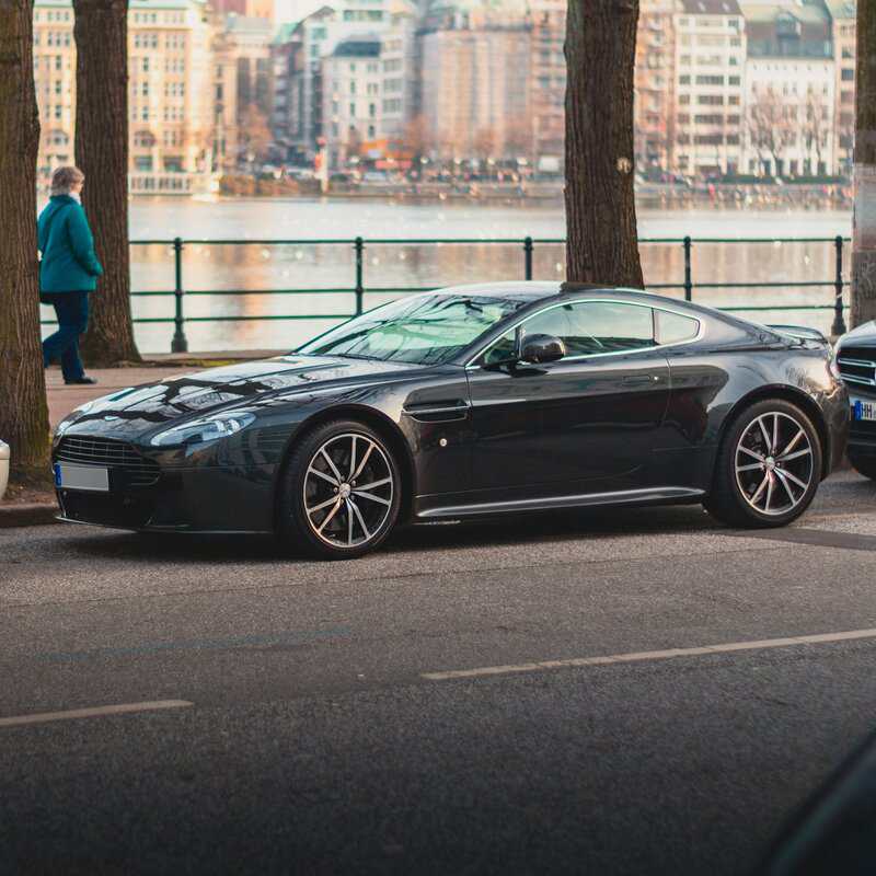 Aston Martin DB11